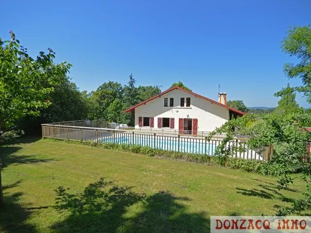 Exclusivité - Maison sur 2000 m² de terrain avec piscine - URT - Pays Basque