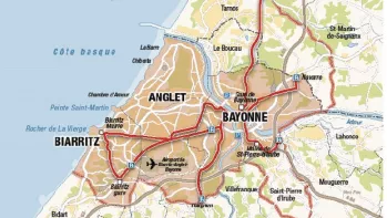 Biarritz - la Majestueuse Citée Impériale endormie durant le confinement 2020, vue du ciel. Moments rares!