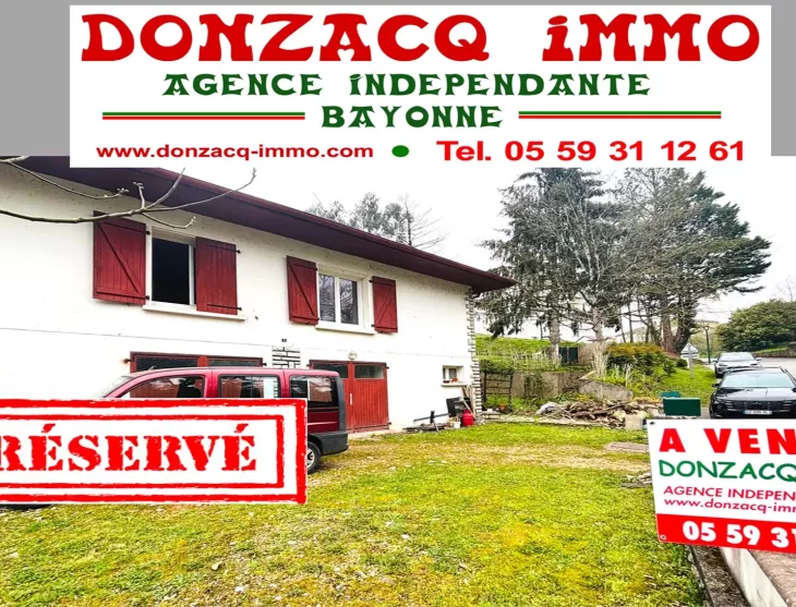 Bidache centre du village - Belle traditionnelle de 165 m² habitable divisée en deux appartements de 80 m² chacun, l’un est loué, 2 garages en sous-sol sur parcelle de 3 317 m²