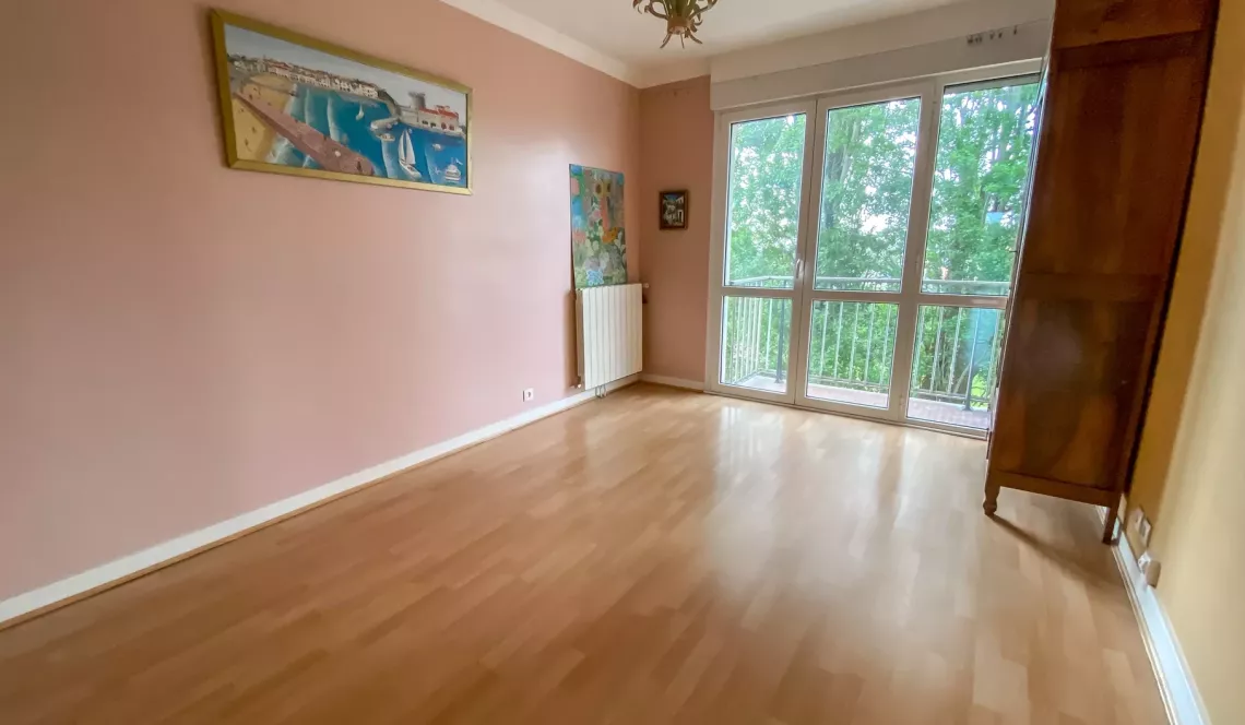 Anglet - Emplacement recherché et en étage élevé pour ce type 3 de 71 m² habitable, terrasse et balcon + cave + place de parking possible