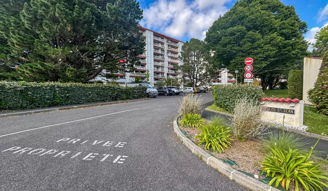 Anglet - Emplacement recherché et en étage élevé pour ce type 3 de 71 m² habitable, terrasse et balcon + cave + place de parking possible