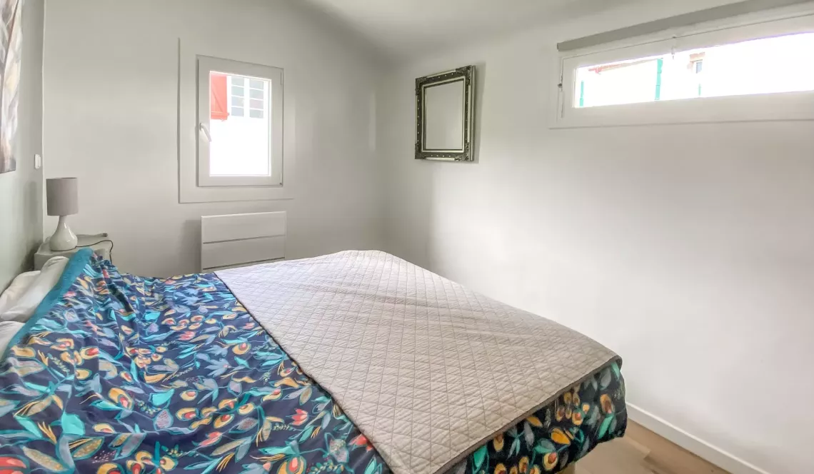 Seulement chez Donzacq à St Etienne de Baigorry - Maison entièrement rénovée de 65 m² habitable + garage + jardinet dans un cadre enchanteur à la campagne 