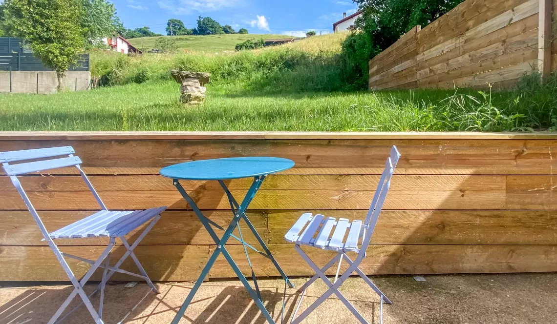 Seulement chez Donzacq à St Etienne de Baigorry - Maison entièrement rénovée de 65 m² habitable + garage + jardinet dans un cadre enchanteur à la campagne 