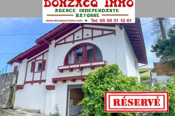 Seulement chez Donzacq à St Etienne de Baigorry - Maison entièrement rénovée de 65 m² habitable + garage + jardinet dans un cadre enchanteur à la campagne 