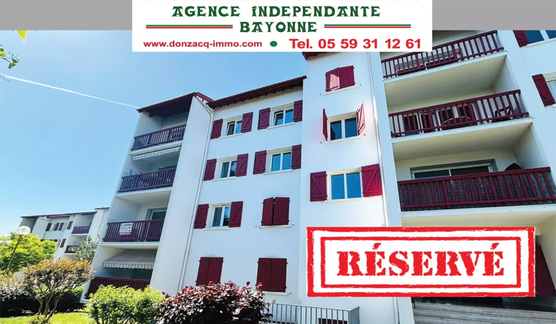 Bayonne Camps de Prats - A deux pas du centre ville, au calme et sans vis à vis, lumineux type 3 de 70 m² habitable, balcon + terrasse + séchoir à l’étage de 19 m². Possibilité d’acheter un garage en plus