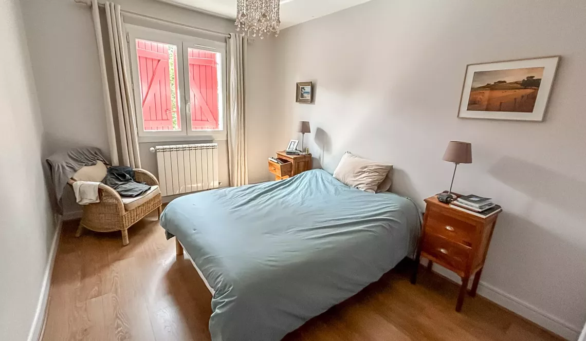 Bayonne Camps de Prats - A deux pas du centre ville, au calme et sans vis à vis, lumineux type 3 de 70 m² habitable, balcon + terrasse + séchoir à l’étage de 19 m². Possibilité d’acheter un garage en plus