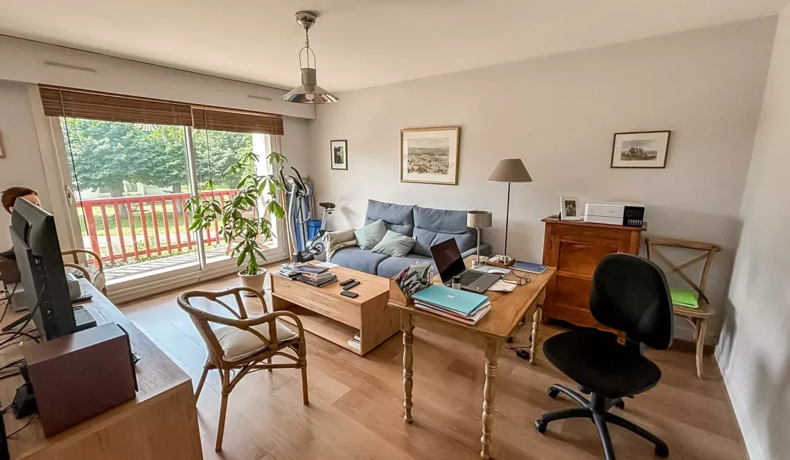Bayonne Camps de Prats - A deux pas du centre ville, au calme et sans vis à vis, lumineux type 3 de 70 m² habitable, balcon + terrasse + séchoir à l’étage de 19 m². Possibilité d’acheter un garage en plus