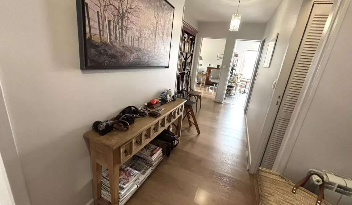 Bayonne Camps de Prats - A deux pas du centre ville, au calme et sans vis à vis, lumineux type 3 de 70 m² habitable, balcon + terrasse + séchoir à l’étage de 19 m². Possibilité d’acheter un garage en plus