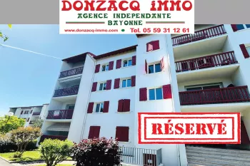 Bayonne Camps de Prats - A deux pas du centre ville, au calme et sans vis à vis, lumineux type 3 de 70 m² habitable, balcon + terrasse + séchoir à l’étage de 19 m². Possibilité d’acheter un garage en plus