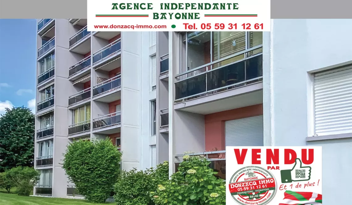 Anglet Central - Type 4 de 104 m² habitable en bon état, 3 chambres, 2 salles d’eau, séjour de 30 m². Place de parking + possibilité d’acheter un garage