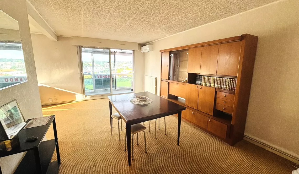 Anglet Bab² - Dernier étage et vue incroyable au sud pour ce type 4 de 89 m² habitable et son double séjour de 33 m², 2 chambres, cuisine indépendante + loggia. Cave. Possibilité de garage en +.