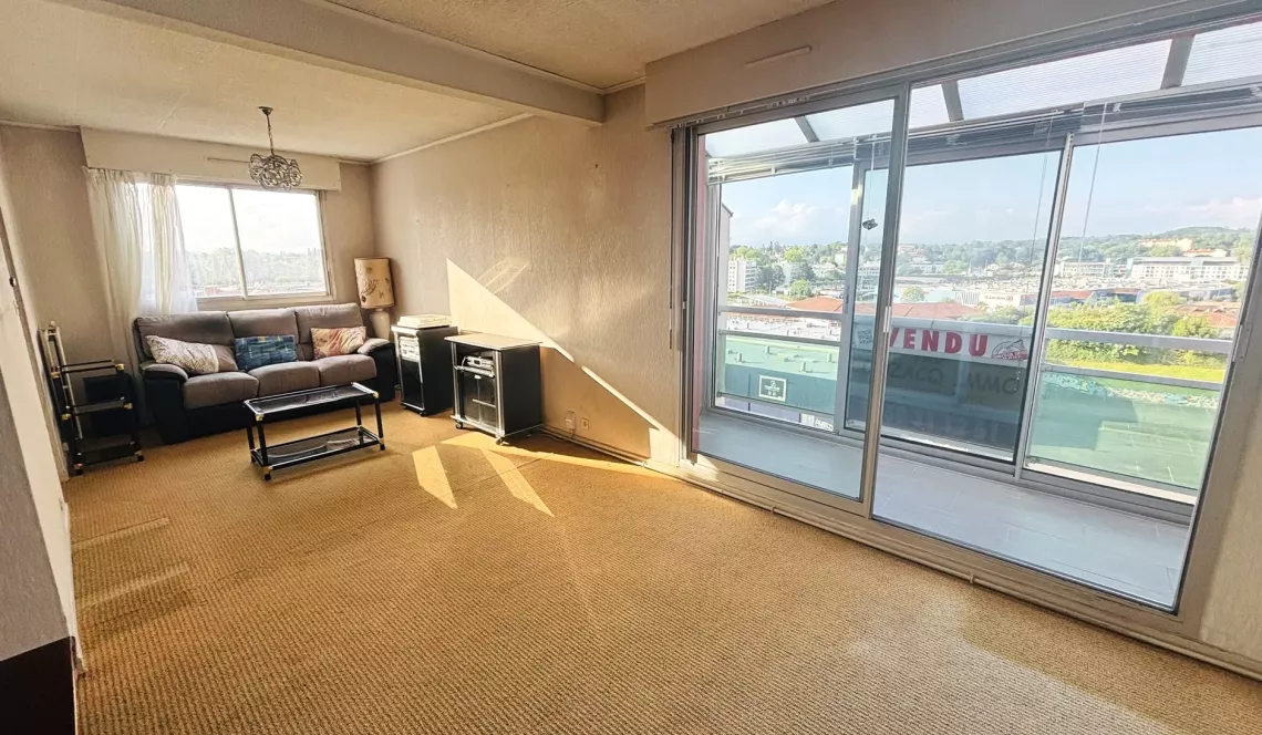 Anglet Bab² - Dernier étage et vue incroyable au sud pour ce type 4 de 89 m² habitable et son double séjour de 33 m², 2 chambres, cuisine indépendante + loggia. Cave. Possibilité de garage en +.