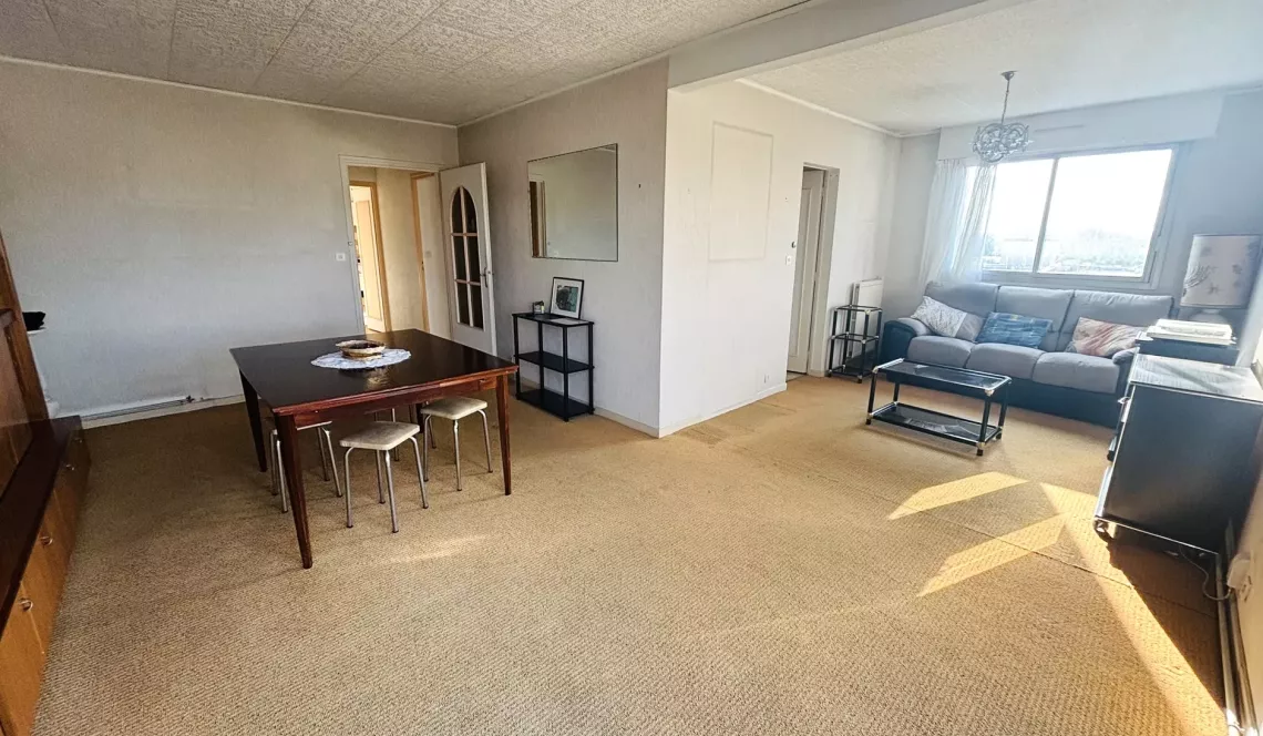 Anglet Bab² - Dernier étage et vue incroyable au sud pour ce type 4 de 89 m² habitable et son double séjour de 33 m², 2 chambres, cuisine indépendante + loggia. Cave. Possibilité de garage en +.