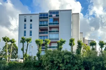Anglet Bab² - Dernier étage et vue panoramique au sud pour ce type 4 de 101 m² H, double séjour de 33 m², 2 chambres, cuisine indépendante + loggia. Cave. Possibilité de garage en +.