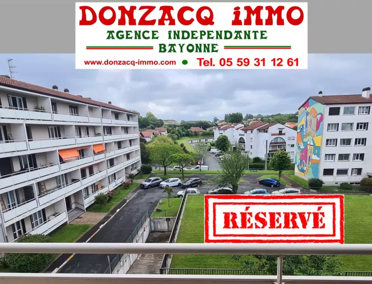 Bayonne Marracq les Palmiers - Au 3 ème étage, type 4 de 71 m² habitable à relooker vendu loué, 2 chambres et double séjour de 26 m², cave et place de parking