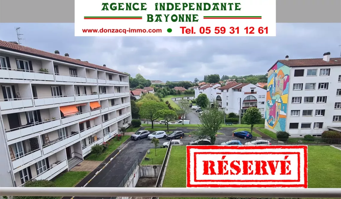 Bayonne Marracq les Palmiers - Au 3 ème étage, type 4 de 71 m² habitable à relooker vendu loué, 2 chambres et double séjour de 26 m², cave et place de parking