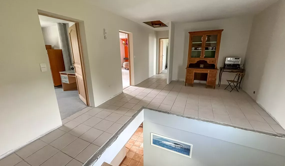 Briscous sur la hauteur - Dans un environnement exceptionnel, traditionnelle de 170 m² habitable, pièce de vie de 45 m², 3 chambres dont une en rdc sur 2724 m² de terrain