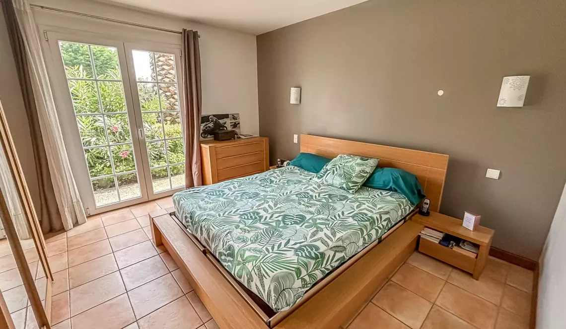 Briscous sur la hauteur - Dans un environnement exceptionnel, traditionnelle de 170 m² habitable, pièce de vie de 45 m², 3 chambres dont une en rdc sur 2724 m² de terrain