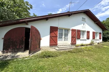 Exclusivité sur Bidache sur la hauteur au calme - Maison à rénover dans son ensemble vendue louée de 70 m² habitable sur parcelle de 1548 m² + garage 