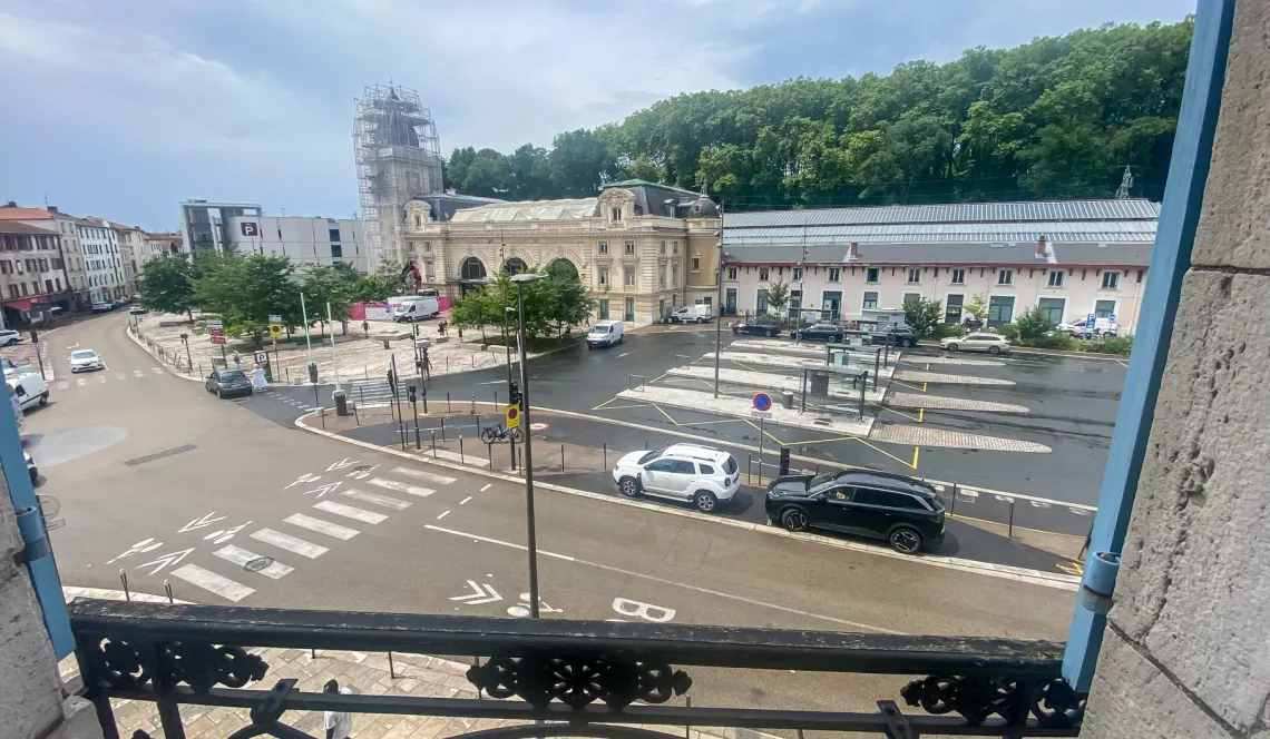 Bayonne à deux pas du centre ville - Type 2/3 de 52 m² habitable avec cachet et authenticité, vue dégagée et potentiel d’aménagement