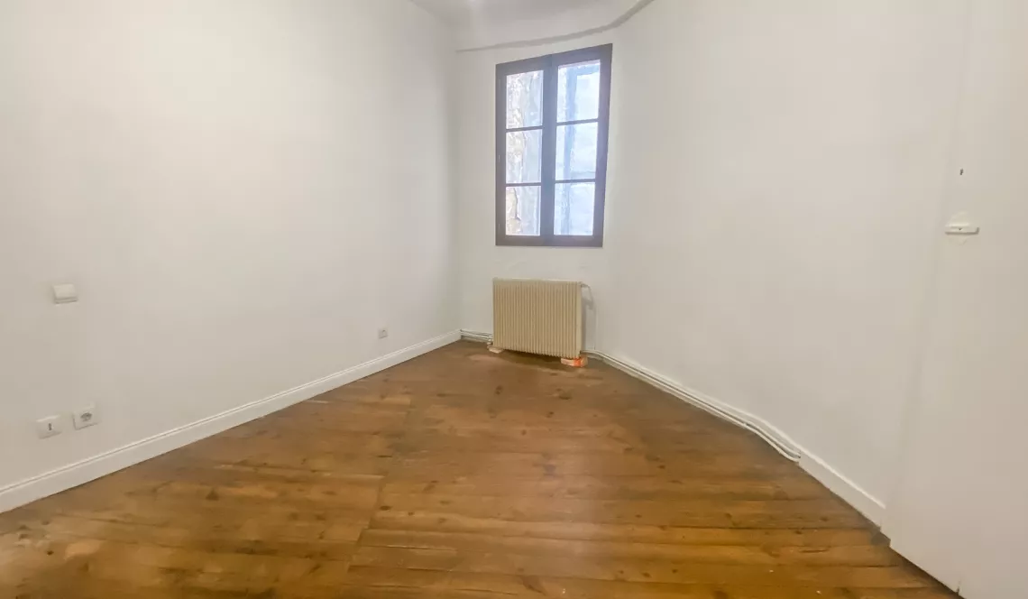 Bayonne à deux pas du centre ville - Type 2/3 de 52 m² habitable avec cachet et authenticité, vue dégagée et potentiel d’aménagement