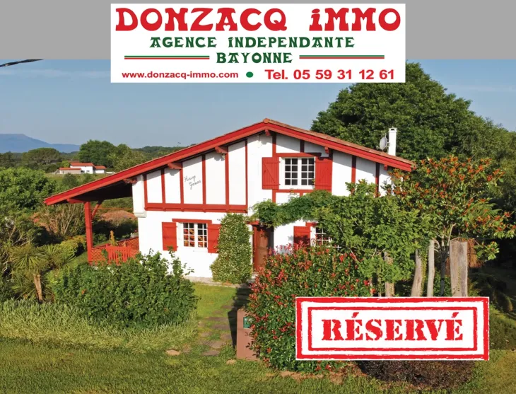 RARE sur Ustaritz sur la hauteur - Coup de coeur pour cette jolie villa de 145 m² H, 3 chambres, séjour avec vue sur la Rhune, parcelle de 2000 m² et son environnement unique