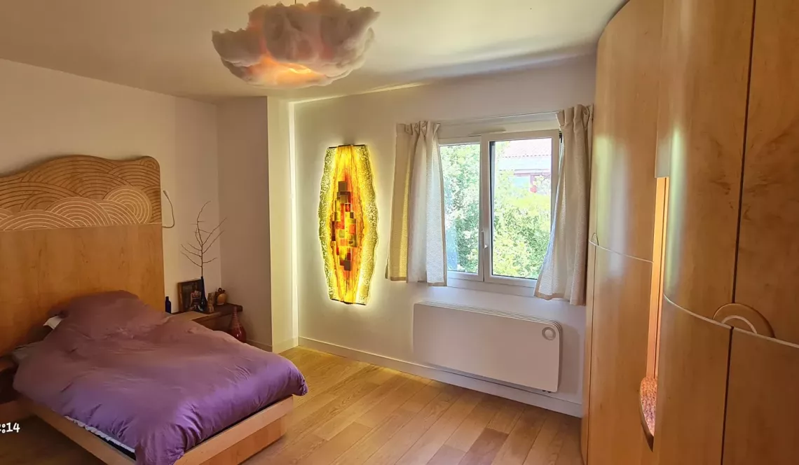 RARE sur Ustaritz sur la hauteur - Coup de coeur pour cette jolie villa de 145 m² H, 3 chambres, séjour avec vue sur la Rhune, parcelle de 2000 m² et son environnement unique