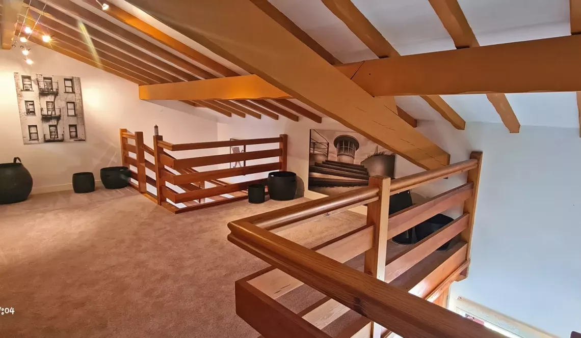 RARE sur Ustaritz sur la hauteur - Coup de coeur pour cette jolie villa de 145 m² H, 3 chambres, séjour avec vue sur la Rhune, parcelle de 2000 m² et son environnement unique