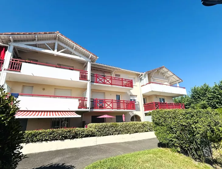 Exclusivité St Martin de Seignanx - Dernier étage pour ce type 4 de 84 m² habitable, pièce de vie de 25 m² sur terrasse, cellier, place de parking + garage indépendant