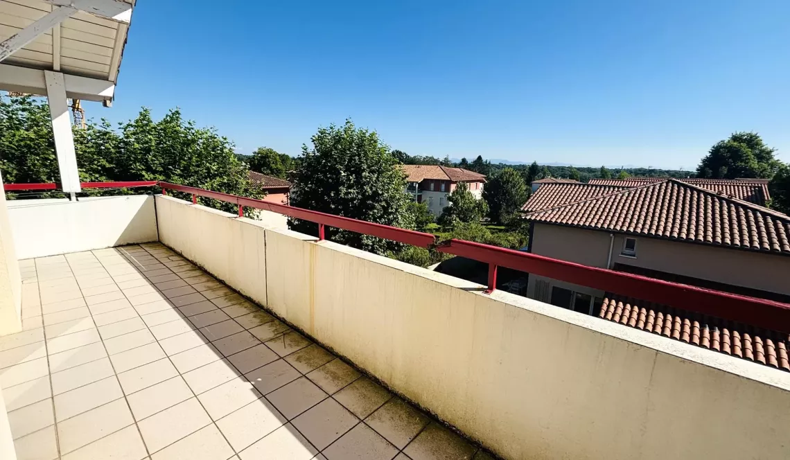 Exclusivité St Martin de Seignanx - Dernier étage pour ce type 4 de 84 m² habitable, pièce de vie de 25 m² sur terrasse, cellier, place de parking + garage indépendant