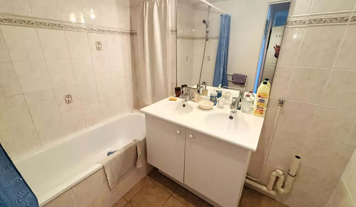 Exclusivité St Martin de Seignanx - Dernier étage pour ce type 4 de 84 m² habitable, pièce de vie de 25 m² sur terrasse, cellier, place de parking + garage indépendant