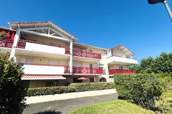 Exclusivité St Martin de Seignanx - Dernier étage pour ce type 4 de 84 m² habitable, pièce de vie de 25 m² sur terrasse, cellier, place de parking + garage indépendant