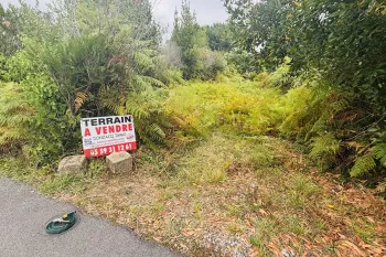 Seulement chez Donzacq Immo, à Labenne - Terrain à bâtir plat de 242 m², emprise au sol de 35%, libre de constructeur. Prévoir la viabilisation complète.