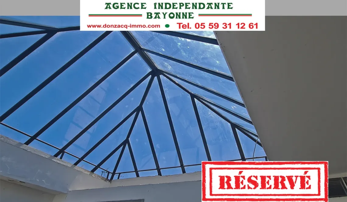 Sur Bayonne rue Poissonnerie - 4 ème et dernier étage pour ce joli studio de 15 m² habitable entièrement refait, peu de charges!