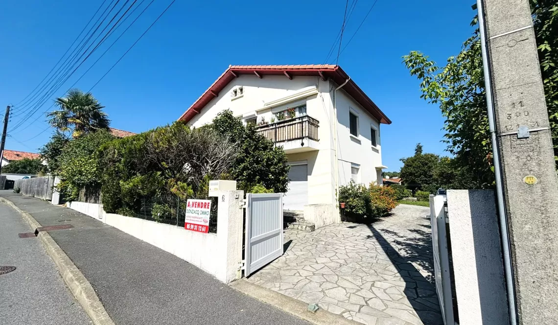 Anglet Camiade/Montbrun - Copropriété de 2 pour ce joli Type 4 de 91 m² H en rdc d’une maison + véranda + garage + jouissance exclusive de 228 m² de terrain