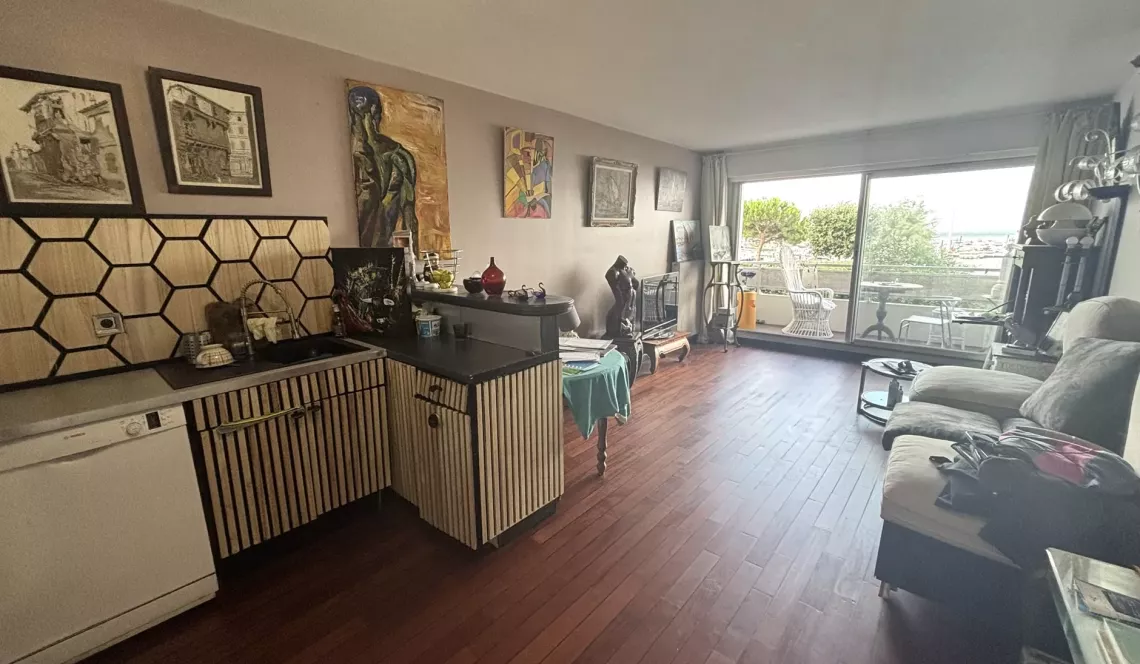 Arcachon vue mer sur le Cap-Ferret - Joli type 3 de 68 m² H, pièce de vie de 27 m² sur terrasse, grand dressing, cellier et place de parking extérieure