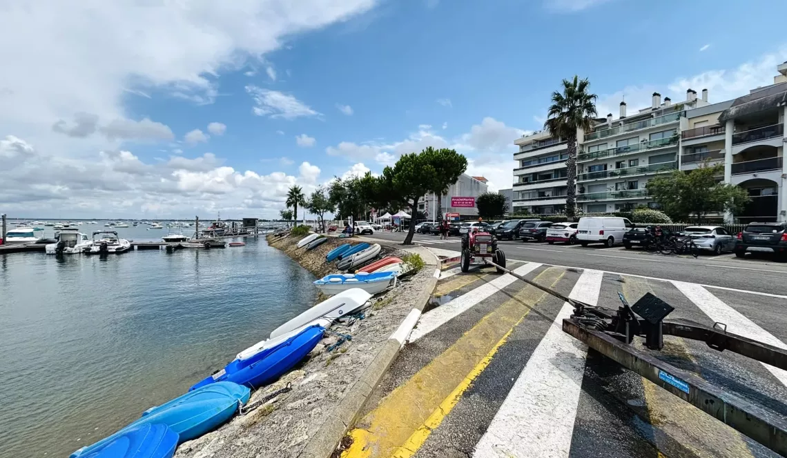 Arcachon vue mer sur le Cap-Ferret - Joli type 3 de 68 m² H, pièce de vie de 27 m² sur terrasse, grand dressing, cellier et place de parking extérieure