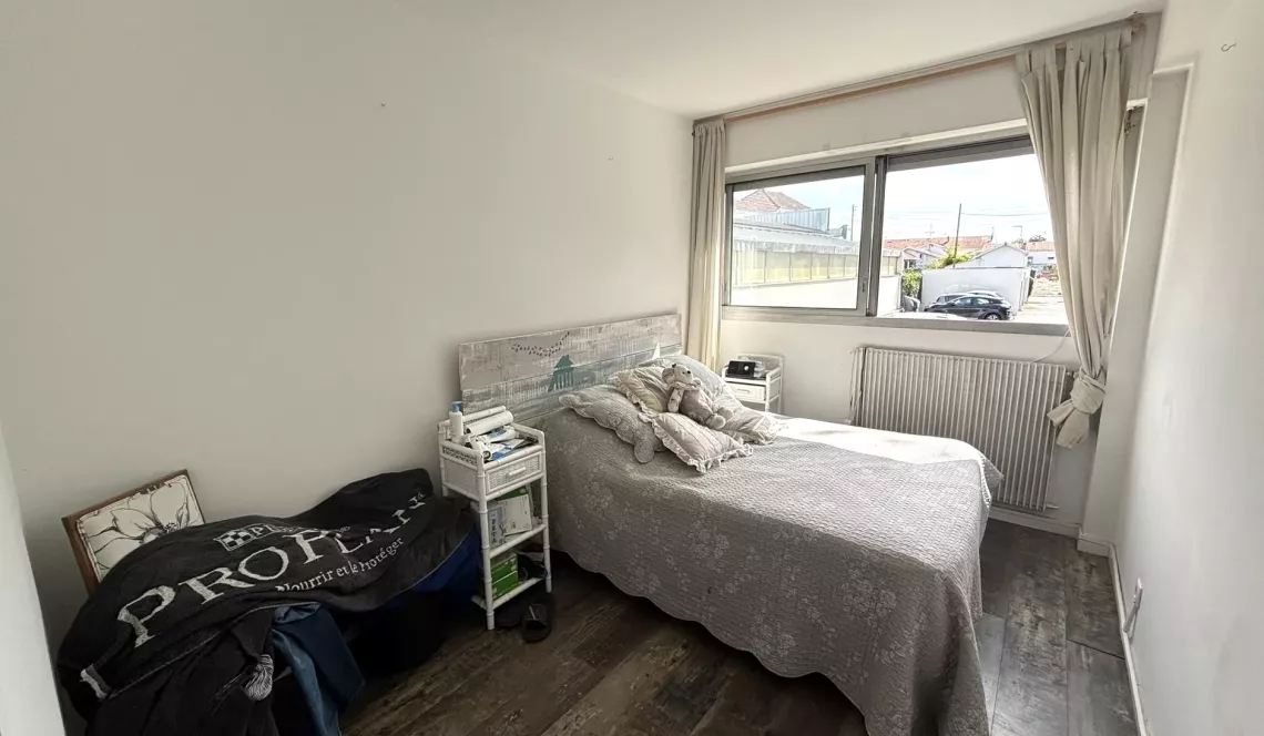 Arcachon vue mer sur le Cap-Ferret - Joli type 3 de 68 m² H, pièce de vie de 27 m² sur terrasse, grand dressing, cellier et place de parking extérieure