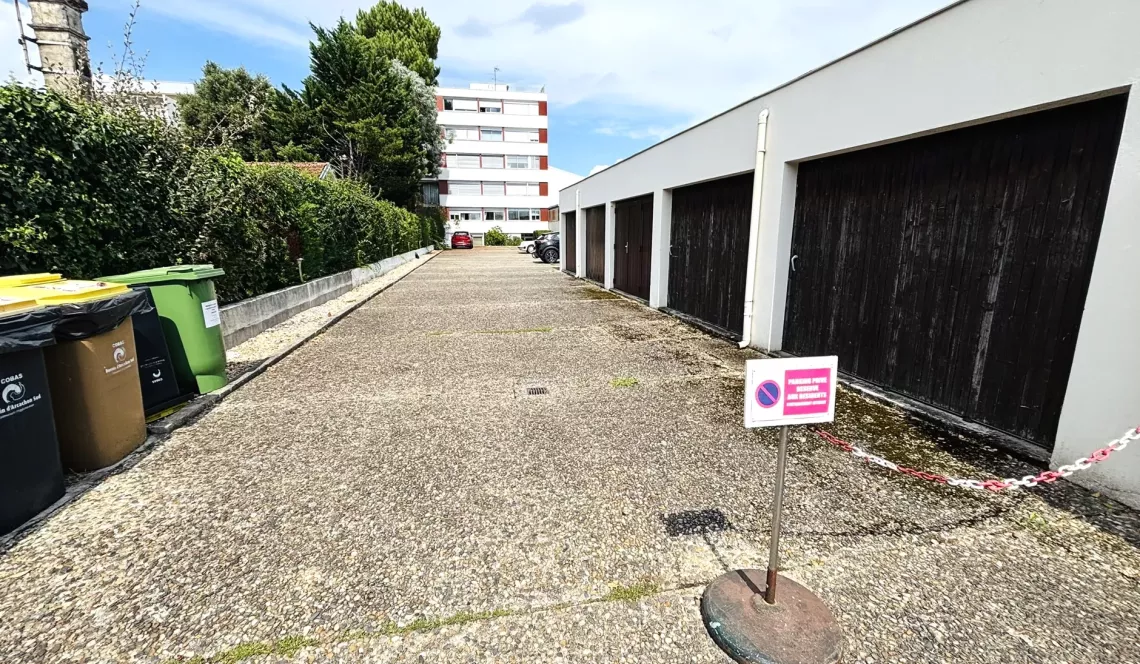 Arcachon vue mer sur le Cap-Ferret - Joli type 3 de 68 m² H, pièce de vie de 27 m² sur terrasse, grand dressing, cellier et place de parking extérieure