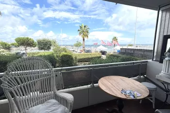 Arcachon vue mer sur le Cap-Ferret - Joli type 3 de 68 m² H, pièce de vie de 27 m² sur terrasse, grand dressing, cellier et place de parking extérieure