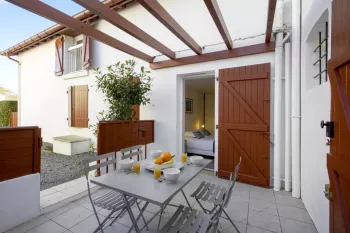 Biarritz le Lac Marion - Coup de coeur pour ce type 2 de 32 m² habitable en rez de de chaussée + terrasse de 12 m². Refait entièrement en 2019. Place de parking