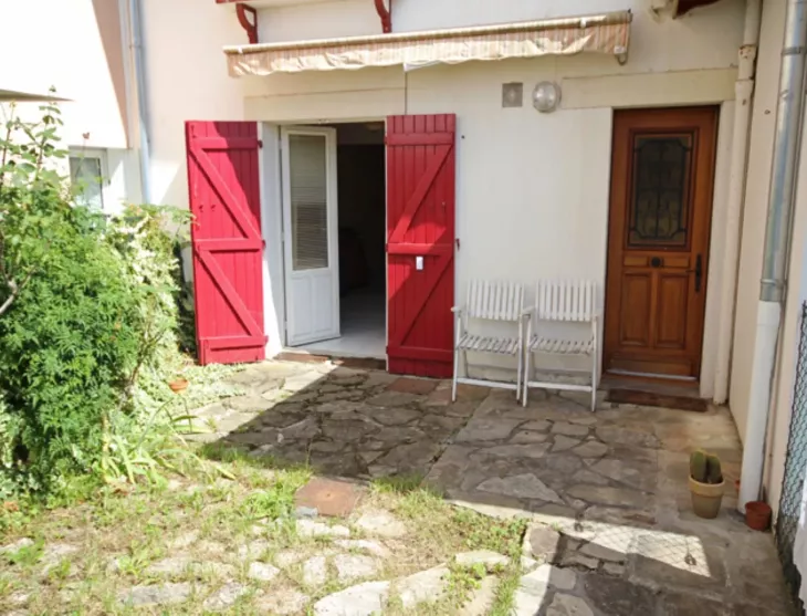 Bayonne Beyris - En rez de chaussée type 2 de 45 m² habitable avec jardin en jouissance privative + place de parking