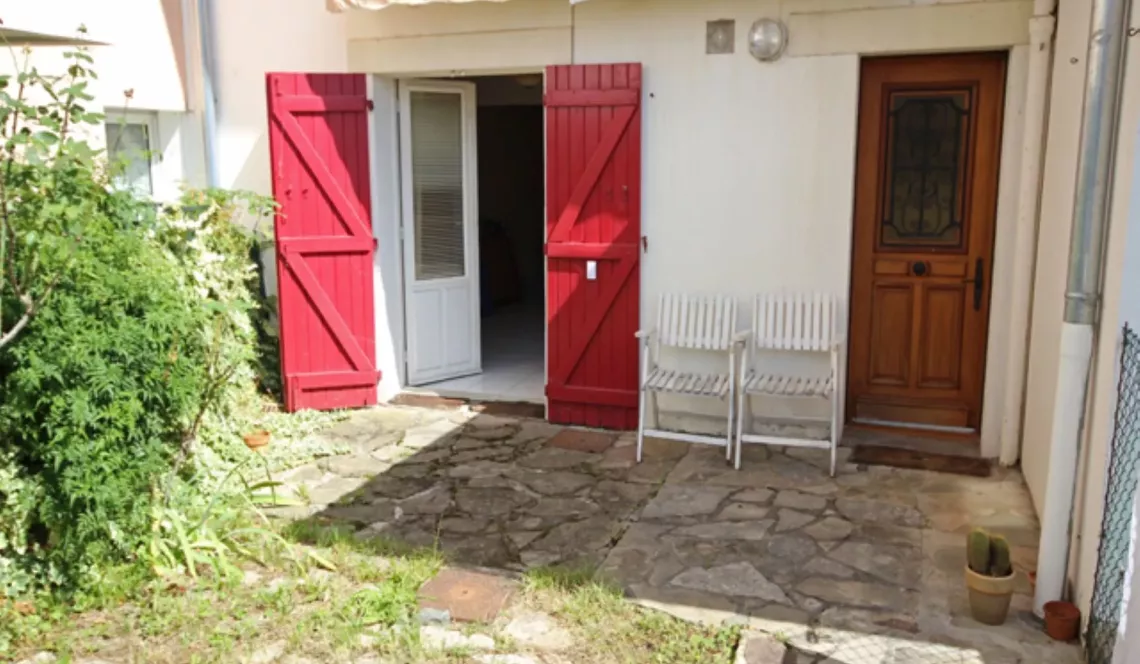 Bayonne Beyris - En rez de chaussée type 2 de 45 m² habitable avec jardin en jouissance privative + place de parking