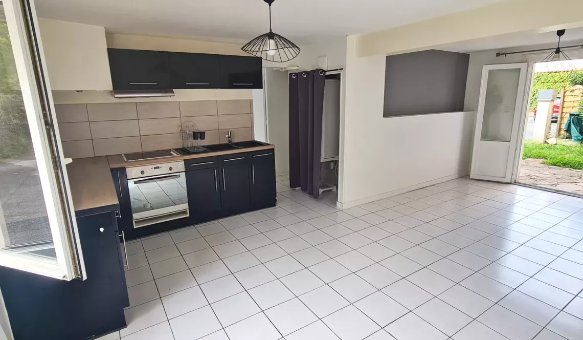Bayonne Beyris - En rez de chaussée type 2 de 45 m² habitable avec jardin en jouissance privative + place de parking