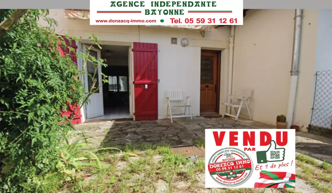 Bayonne Beyris - En rez de chaussée type 2 de 45 m² habitable avec jardin en jouissance privative + place de parking