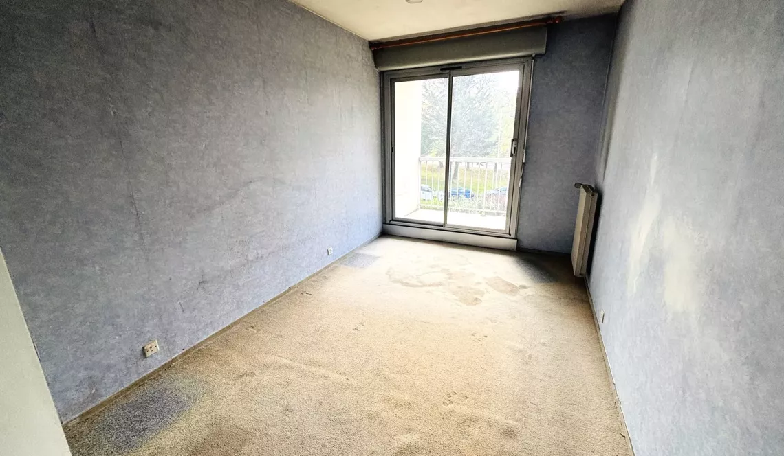 Co-Exclu sur Bayonne le Grand Basque - Type 4 de 90 m² habitable à relooker, double séjour plein sud et deux chambres, cuisine indépendante, salle de bains + dressing