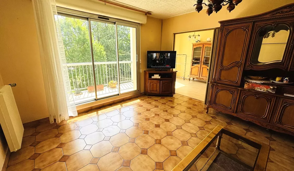 Co-Exclu sur Bayonne le Grand Basque - Type 4 de 90 m² habitable à relooker, double séjour plein sud et deux chambres, cuisine indépendante, salle de bains + dressing