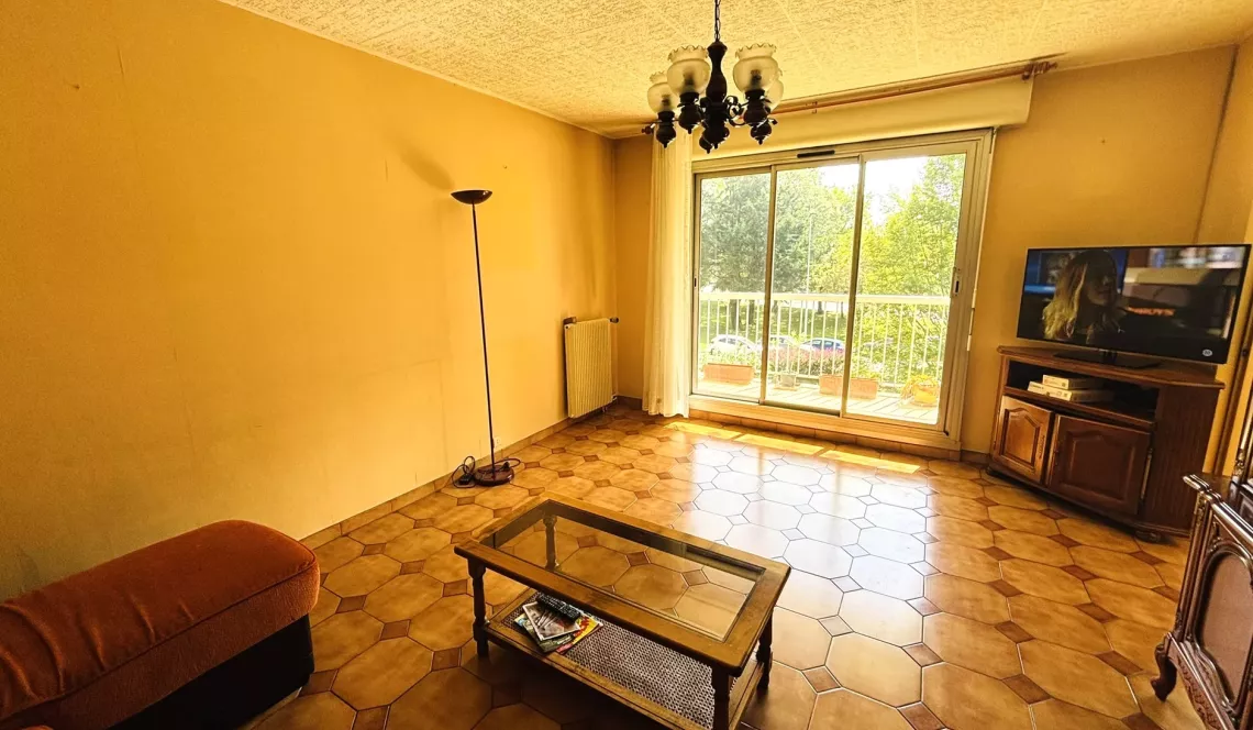 Co-Exclu sur Bayonne le Grand Basque - Type 4 de 90 m² habitable à relooker, double séjour plein sud et deux chambres, cuisine indépendante, salle de bains + dressing