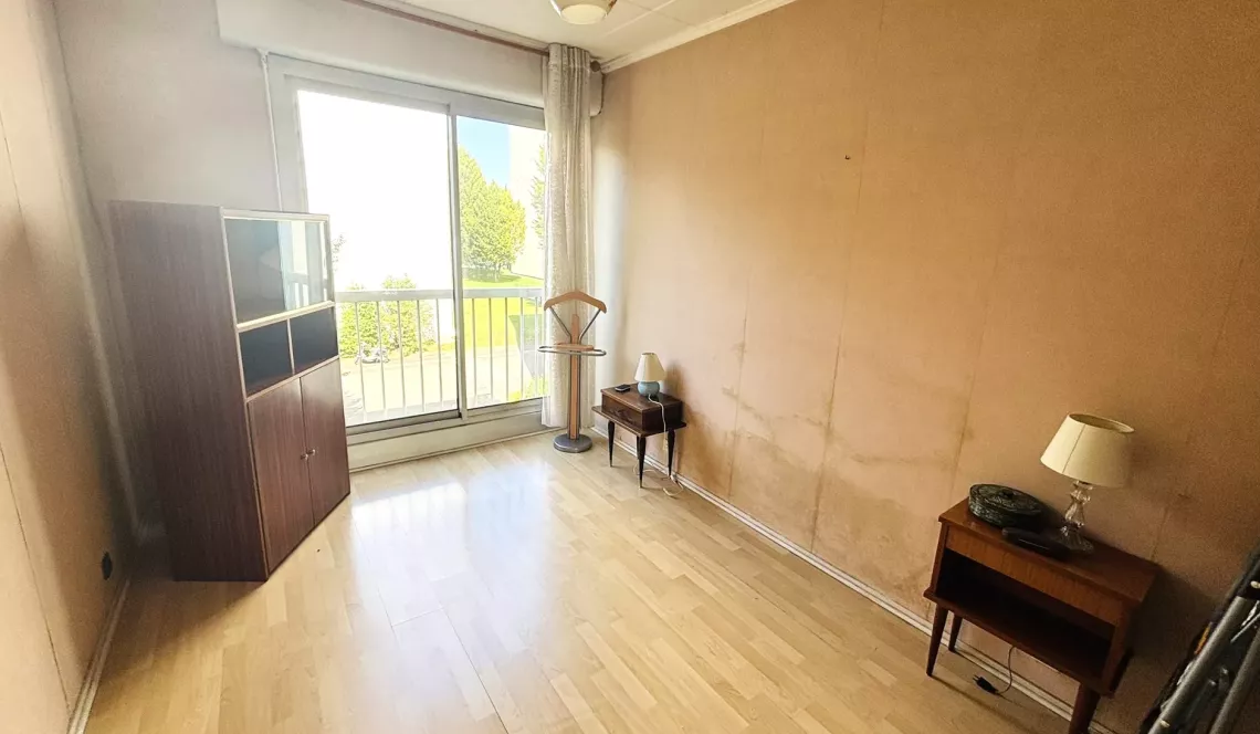 Co-Exclu sur Bayonne le Grand Basque - Type 4 de 90 m² habitable à relooker, double séjour plein sud et deux chambres, cuisine indépendante, salle de bains + dressing