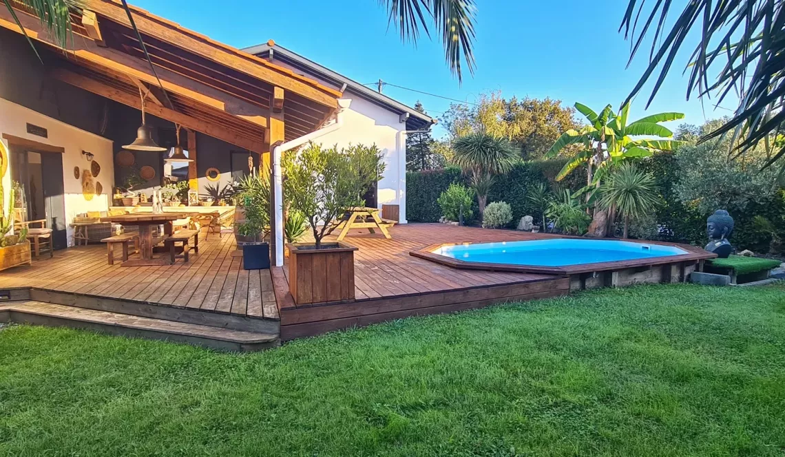 Exclusivité à URT - A 20 minutes de Bayonne, maison coup de coeur de 143 m² H au sol, 4 chambres, pièce de vie de 48 m², terrasse + piscine sur 700 m² de terrain